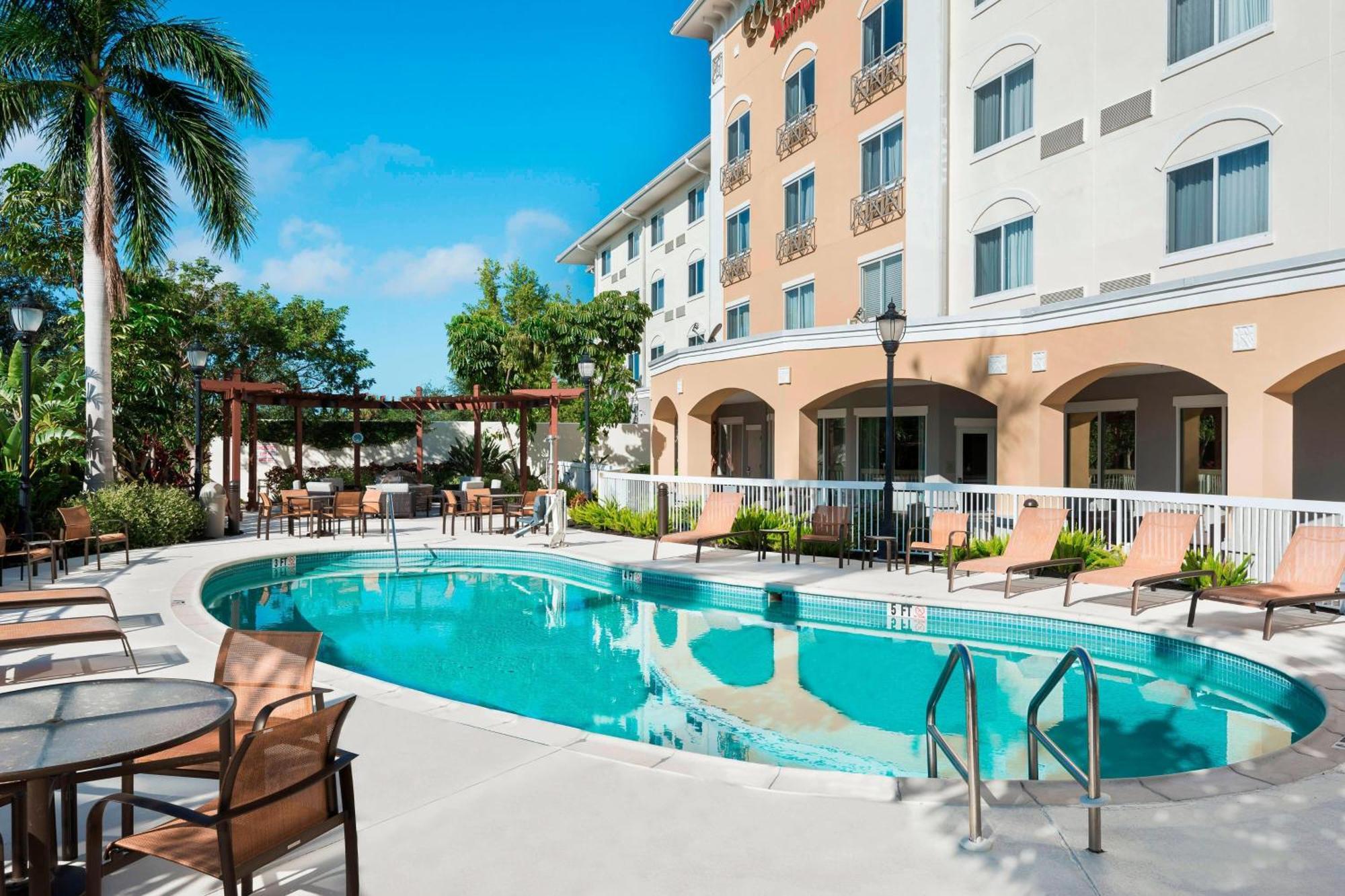 Courtyard Fort Myers At I-75 And Gulf Coast Town Center Estero Exterior photo