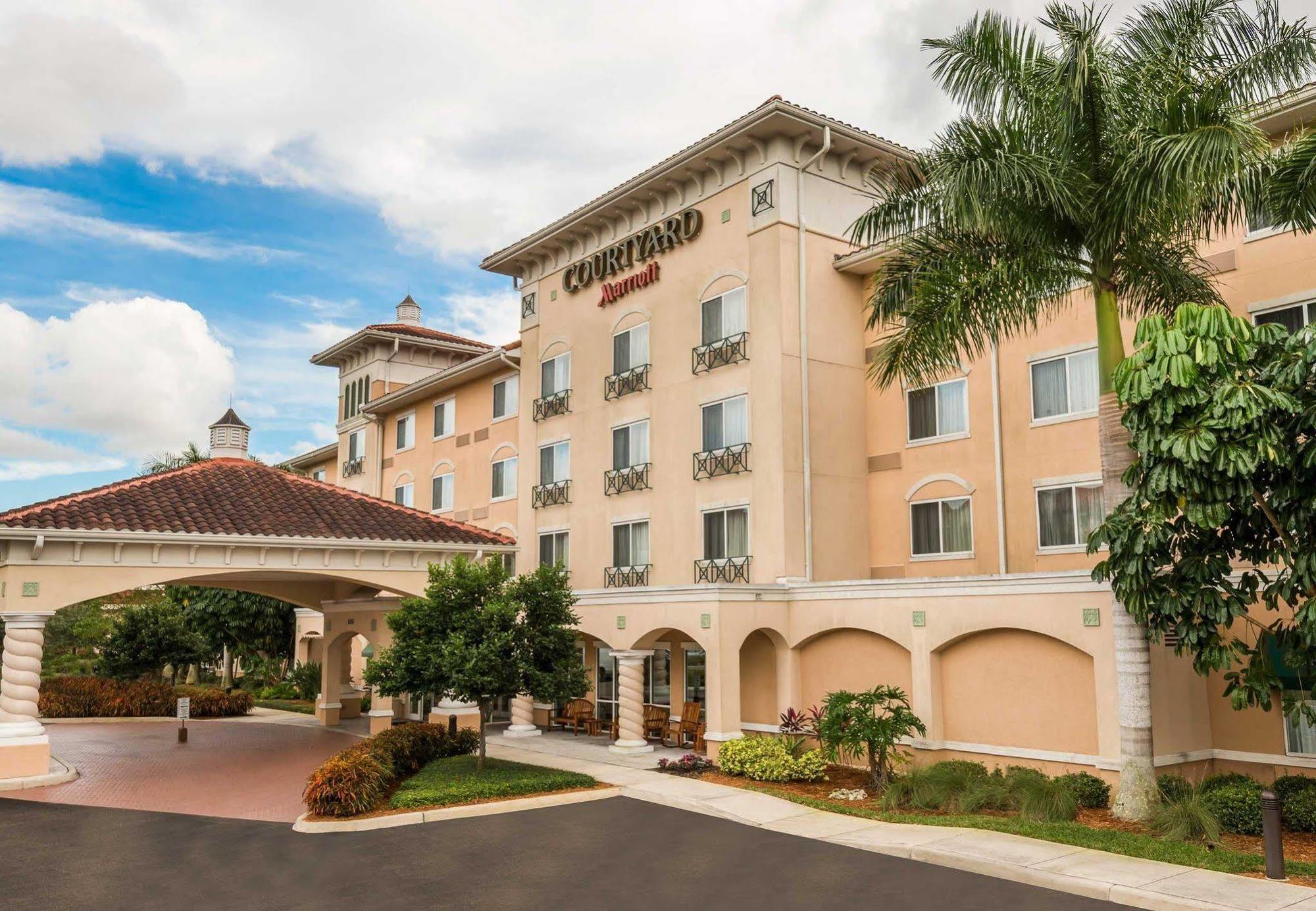 Courtyard Fort Myers At I-75 And Gulf Coast Town Center Estero Exterior photo